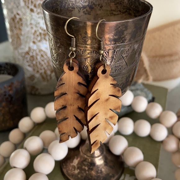 Wooden laser cut earrings - Picture 4 of 4